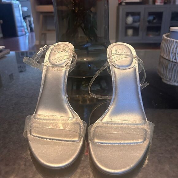 Marc Fisher CALISTY STRAPPY HEELED SANDALS - Picture 3 of 6